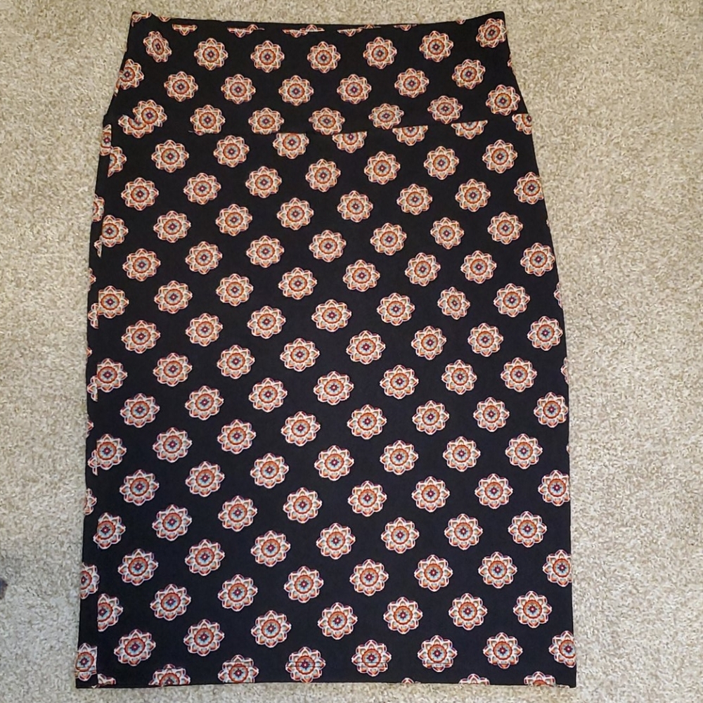Lularoe Cassie - Floral on black